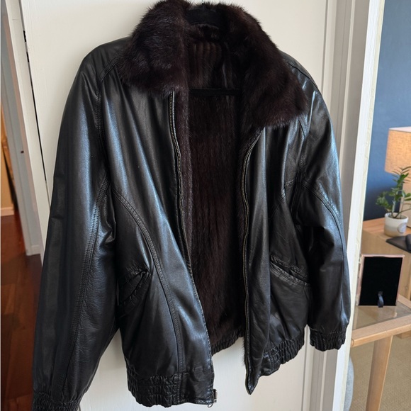 Reversible Black Leather Bomber Jacket with Mink Fur – Oversized Fit - Picture 8 of 11